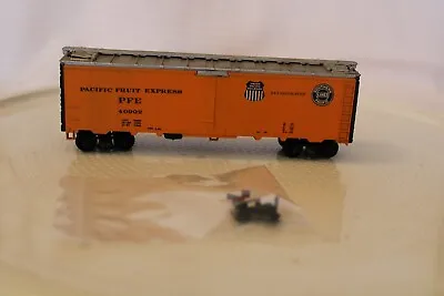 HO Scale Athearn 40' Box Car  Pacific Fruit Express UP SP Orange #40902 Built • $22.50