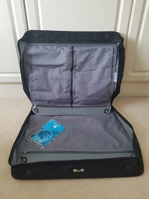 £50 • Buy Black Samsonite Suit Carrier