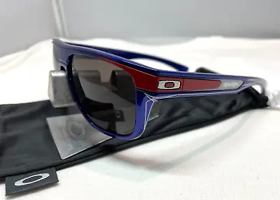 Oakley Breadbox Troy Lee Designs Electric Blue Warm Grey Sunglasses Oo9199-32 • $180