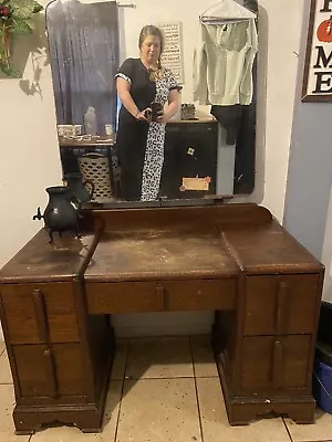 Antique Vanity Dresser With Mirror • $100