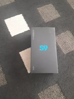 Genuine Samsung Galaxy S9 SM-G960F 64GB Midnight Black BOX AND SLEEVE And Plug • £8.99