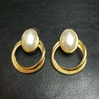 $12.99 • Buy Vintage Jewelry Pearced Earrings White Faux Pearl Cabochon. 7735