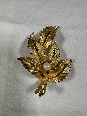 Vintage Stamped BSK Gold Tone Leaf Pearl Brooch Pin With Single Pearl • $5