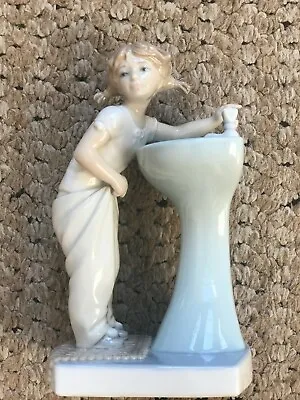Lladro #4838 Clean-Up Time Little Girl Washing Up At Sink - Glazed Finish 7 1/2  • $80