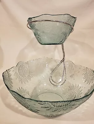 VINTAGE CHIP DIP BOWL SET Green GLASS Wavy EDGE Flower Bowls • $33.75