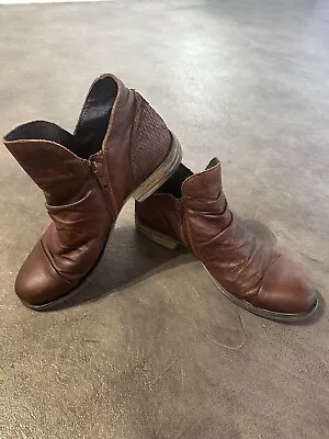 Eos Brandy Boots Size 37 • $30