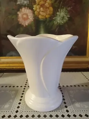 Vintage Haeger Pottery Fluted Spiral White Art Deco Vase 7³/⁴  Tall • $29.99