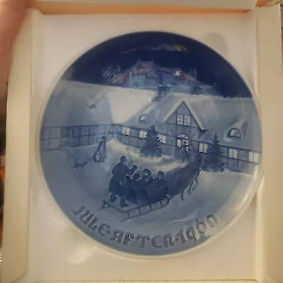 Bing & Grondahl Christmas 1969 Plate Til Jul I Probstegarden  Arrival Of Guests  • $17.75