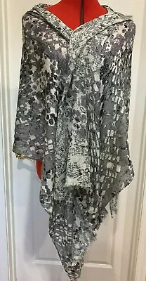 NWT NORDSTROM RACK Shawl/Scarf/Wrap-Gray/Black Rayon Abstract Fringe 76  X 28  • $14.89