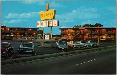 Middletown Ohio Postcard PARKWAY MOTEL Route 73 Roadside / Dexter Chrome C1960s • $4