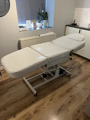 Professional 3 Section Electric Treatment Beauty Couch Bed Variable Height White • £74