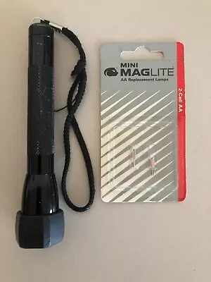 AA 2 Cell Black Mini-Maglite With 3 Spare Bulbs • $15