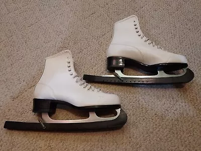 Vintage White Women Girls Ice Skates Size 7 • $16