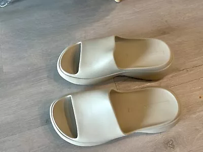 $35 • Buy Zara Women Slippers Size 38 ( Fits 8 )