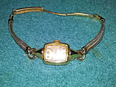 Vintage 10k Gold Plated Ladies Gruen Curvex Wristwatch Working • $19.99