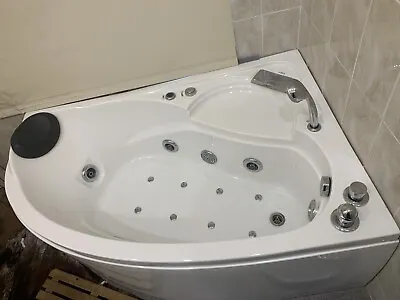£20 • Buy Jacuzzi Bath With Colour Changing Lights And Integrated Shower Head
