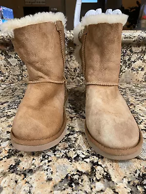 UGG Bailey II Boots • $30