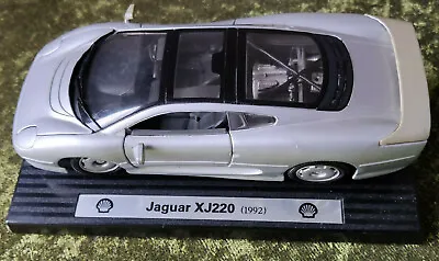 Diecast Jaguar XJ220 (1992 On Stand ) 1:24 Scale Maisto • £7.99