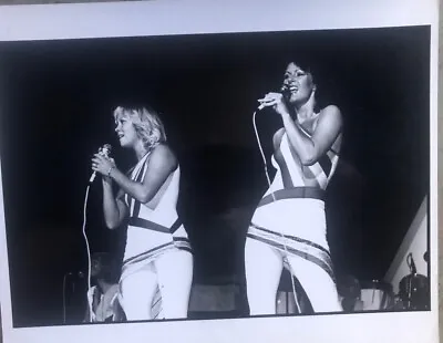Abba Original Press Photo From 1980’s Black & White Agnetha Anni-Frid In Concert • $25