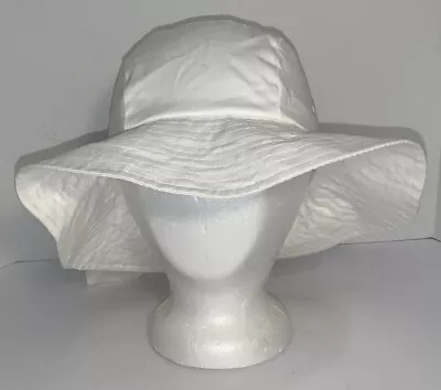 BETMAR NEW YORK Sun Hat Knotted Cloche White Cotton One Size Back Bow A962 • $10