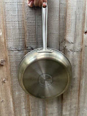 £40 • Buy Used LARGE Frying Pan 29cm—Stainless Steel, Oven Safe *PICK UP ONLY—EAST LONDON*