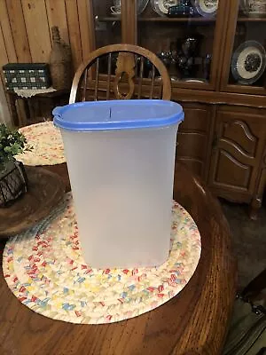 Vintage Tupperware Cereal Keeper Container 20 Cup #1588-8 With Lid Blue • $7.89