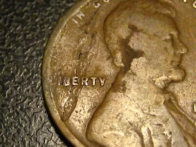1915-P Lincoln Cent ERROR OBVERSE LAMINATIONS LEFT SIDE & DATE • $7.99