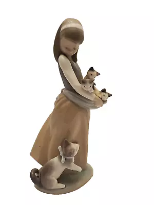  Lladro Porcelain  Following Her Cats  Figurine #1309 Girl With 4  Kittens 1977  • $99.99