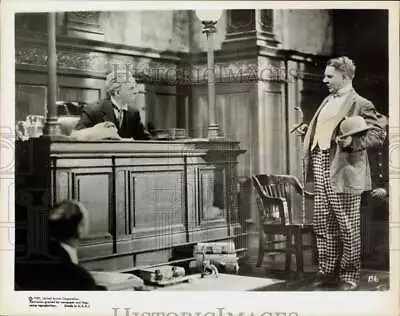 1959 Press Photo Actor W.C. Fields & Co-Stars In Courtroom Scene - Hpp40471 • $17.88