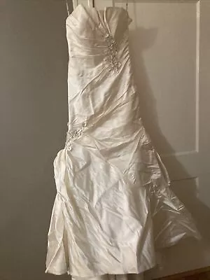 Simone Carvalli Bridal Gown  • $275