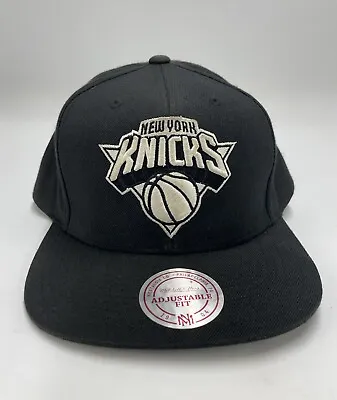 MITCHELL & NESS NBA New York Knicks Classic (BLACK) Snapback Hat • $17.99