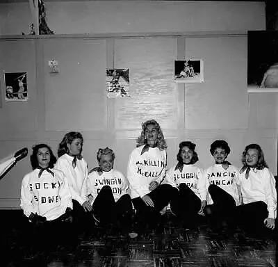 $9 • Buy Actress Irish Mccalla Poses With Other Girls In LA 1956 OLD PHOTO