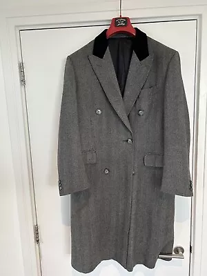 Berwin & Berwin / 100% Wool Overcoat / Grey / Size 40 / Velvet Collar • £99.99