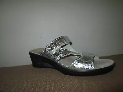 Mephisto MOBILS Candy Metallic Silver Croc-Embossed Leather Comfort Sandals ~ 39 • $49.89