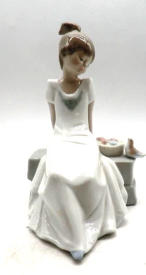 £5.50 • Buy LLADRO NAO Figure Of A Girl With A Bird