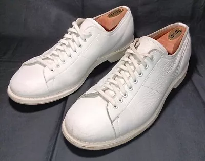 Vintage  Linds Classic White Bowling Shoes Size 9D  • $49.99