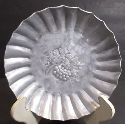 VINTAGE Everlast Hand Hammered Aluminum Grape Leaf Pattern Trinket Candy Dish 6  • $12.50