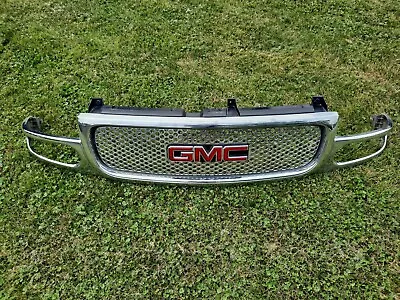 01-02-03-04-05-06 GMC Sierra/Yukon Denali OEM GM Chrome Grille Assembly USA MADE • $299.98