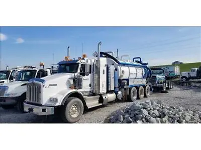 2013 Kenworth Vacuum Truck • $155900