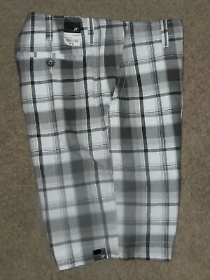 JF J. Ferrar -Mens Casual Flat-front Shorts   Size:  34    Color: Grey Plaid • $10.99