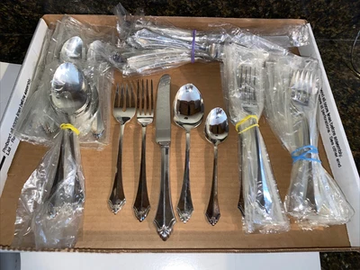 $25 • Buy 47 Pieces Oneida Community Silverplate Flatware Silverware Belcourt Design