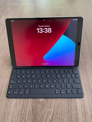 $260 • Buy Apple IPad Pro 10.5 (2nd Generation) 256Gb WiFi + 4G + Heaps Of Accessories