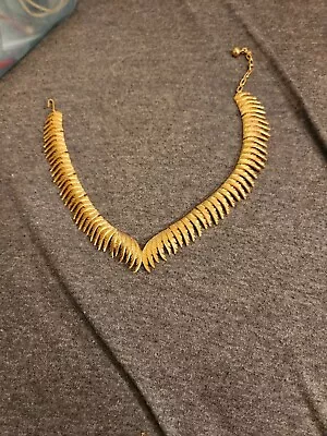 Vintage Trifari Brushed & Polished Gold Tone Leaves Leaf Choker Necklace 15.5  • $100