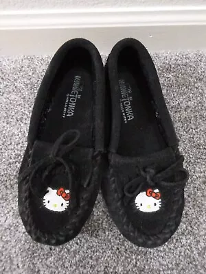 Girls Minnetonka Moccasin Black Suede Hello Kitty Slip On Tie Loafers Flats 1 • £0.80