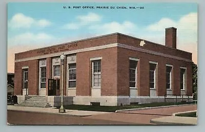 U.S. Post Office Prairie Du Chien Wisconsin Postcard • $1