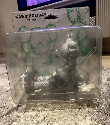 Kaws Sitting Holiday Taipei Figure In Box - New • £39.99