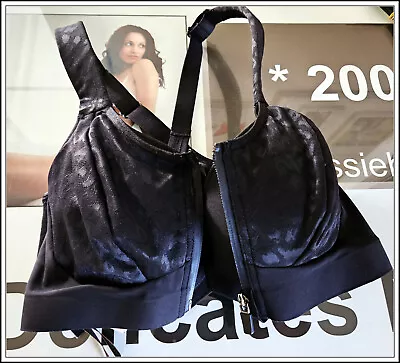 VICTORIA SECRETS-Size 32DDD -Lace Trim-Front Closure + Zip-Padded-U/W Bra-Black • $16.95