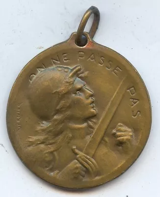 France Exonumia WW1 1916 Verdun Medal (#1049).  Very Nice Condition 27MM.  • $50