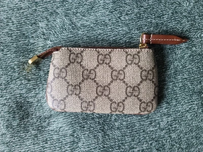 $240 • Buy GUCCI GG Supreme Key Pouch Wallet Case Card Holder Keychain