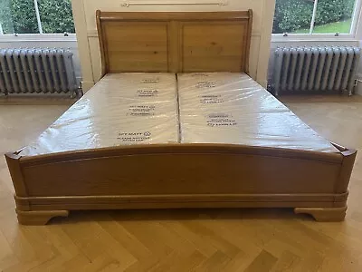 5’ Kingsize And Socle Sleigh Bed Solid Oak Quality Frame New Base  VGC! £3k New • £1150